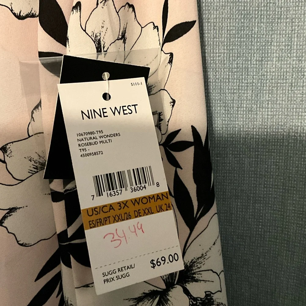 Nine West Women’s Plus Floral Sleeveless Top - Picture 2 of 4